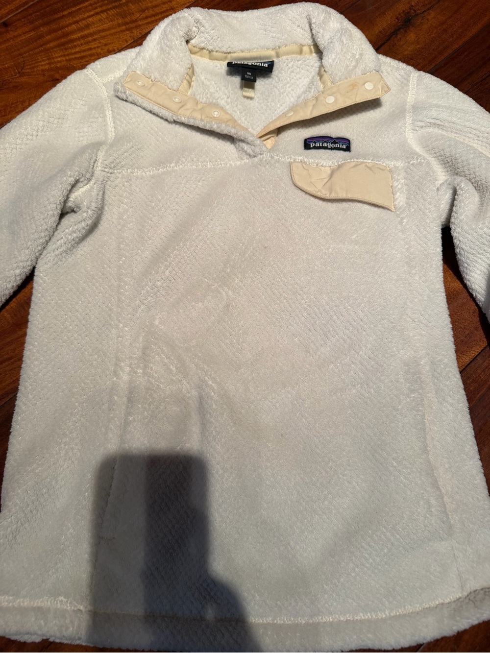 Patagonia Women's Cream Synchilla Cowl Neck Pullover with Chest Pocket - Picture 3 of 4